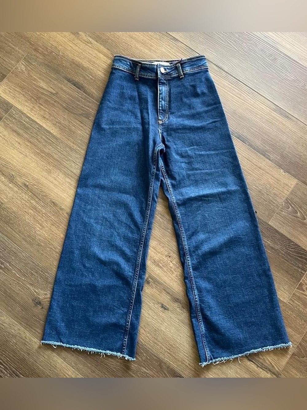 Zara Medium Wash highwaisted Flared Jeans